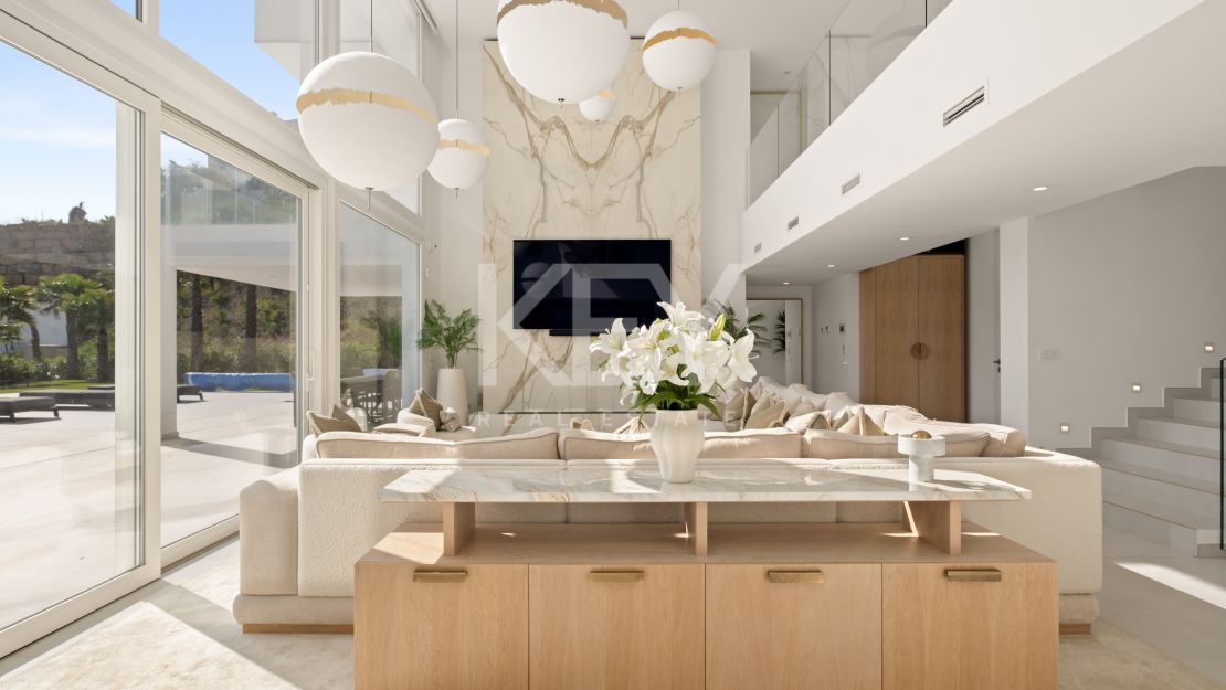Luxury Villa with Panoramic Sea Views for Sale in La Mairena, Marbella