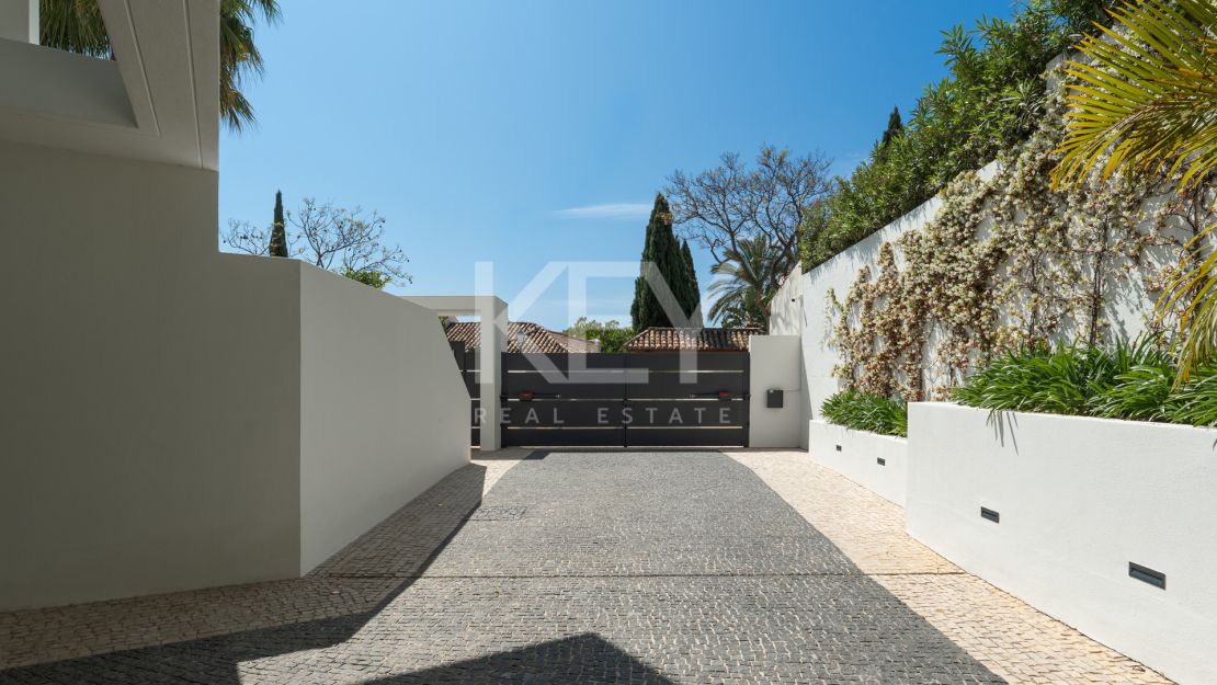 Amazing Villa wth Panoramic Sea Views in Los Flamingos, Marbella