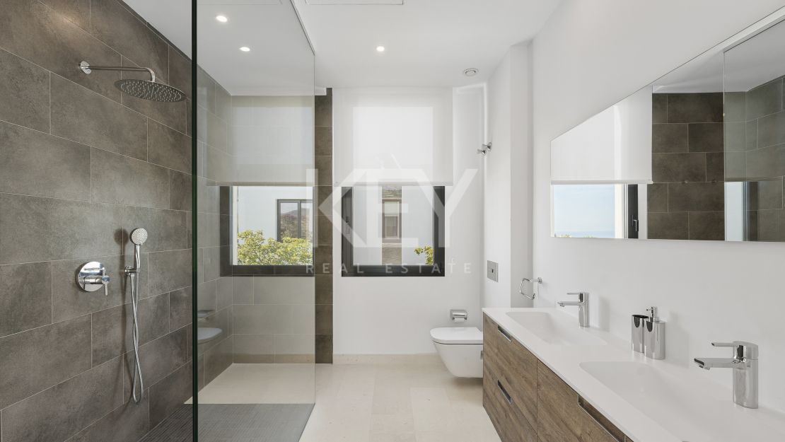 Modern Five-Bedroom Villa for Sale in Cabopino, Marbella East