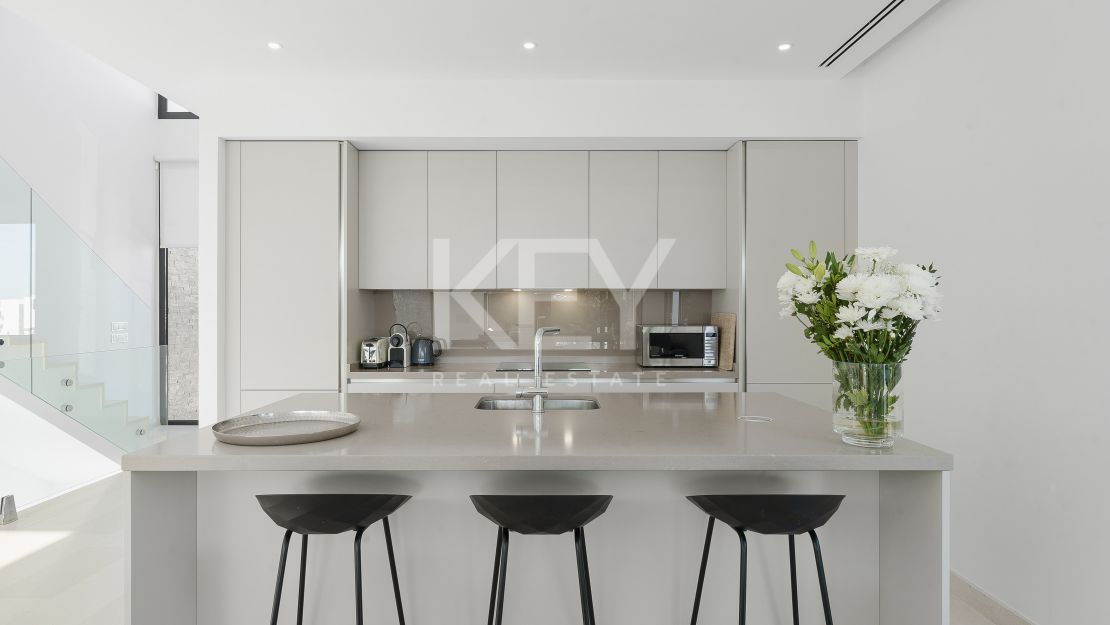 Modern Five-Bedroom Villa for Sale in Cabopino, Marbella East
