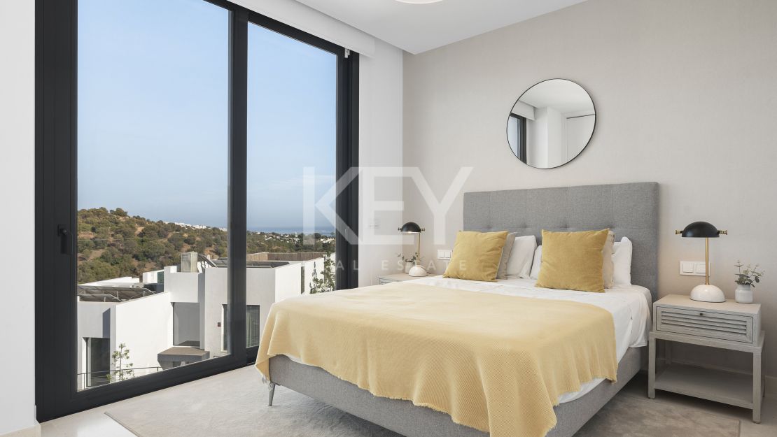 Modern Five-Bedroom Villa for Sale in Cabopino, Marbella East