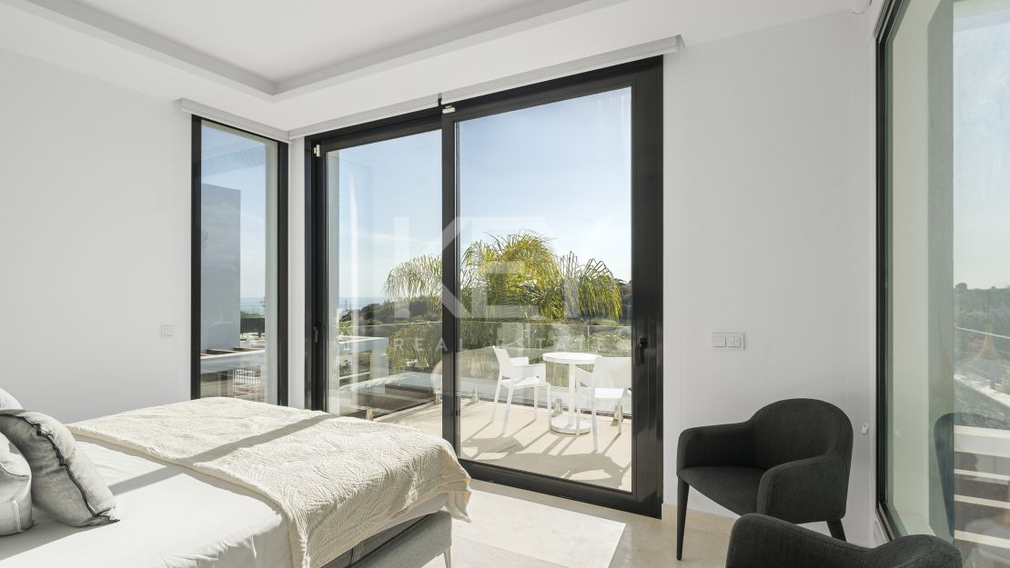 Modern Five-Bedroom Villa for Sale in Cabopino, Marbella East