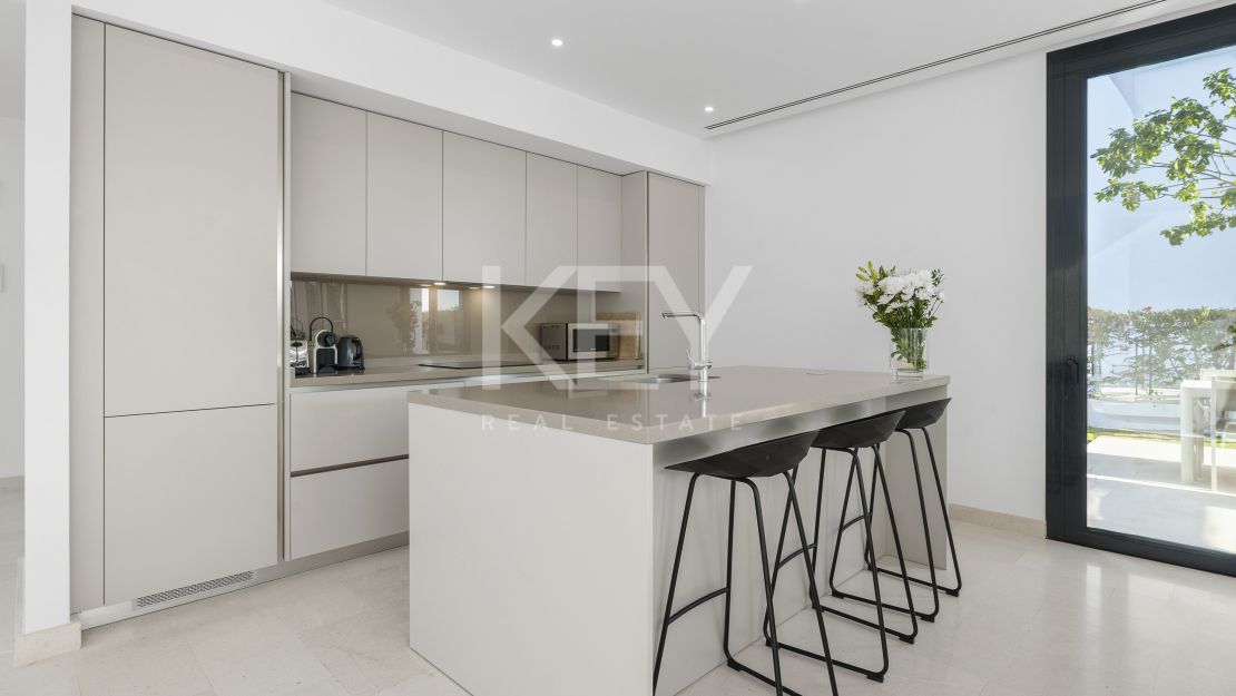 Modern Five-Bedroom Villa for Sale in Cabopino, Marbella East