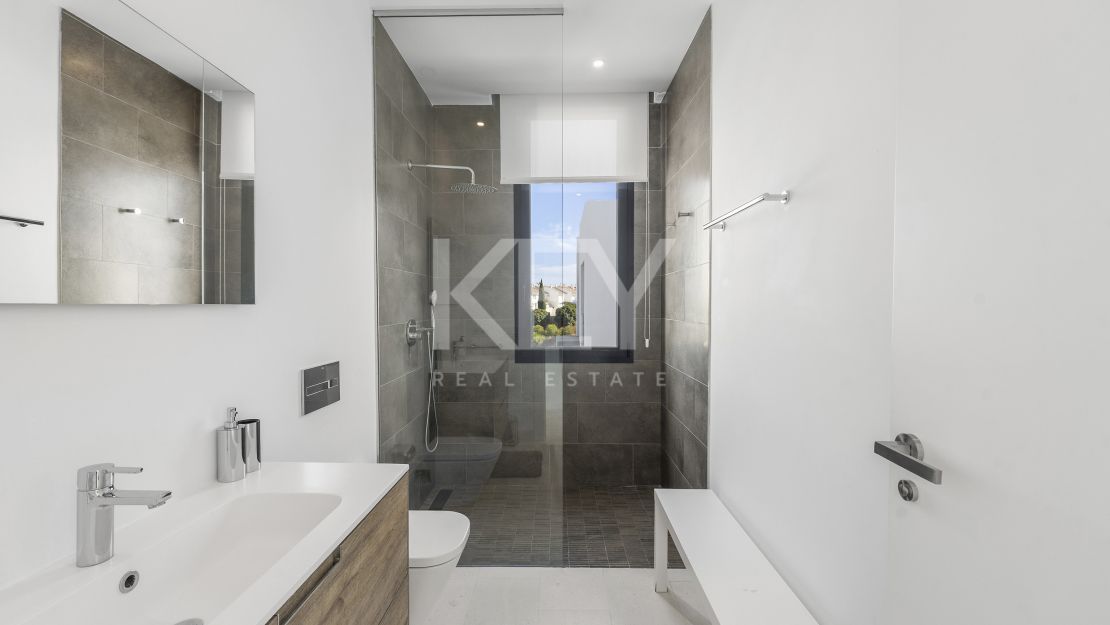 Modern Five-Bedroom Villa for Sale in Cabopino, Marbella East