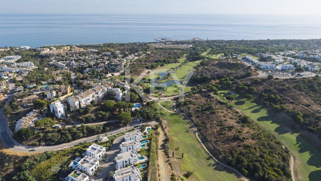 Modern Five-Bedroom Villa for Sale in Cabopino, Marbella East