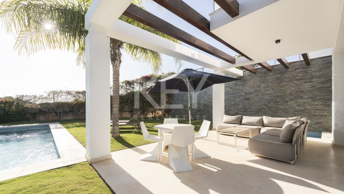 Modern Five-Bedroom Villa for Sale in Cabopino, Marbella East