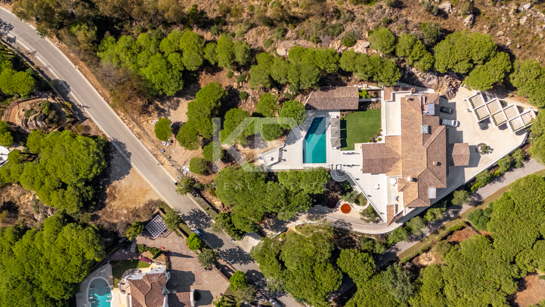 Luxury Villa with Panoramic Sea and Golf Views for Sale in Sotogrande