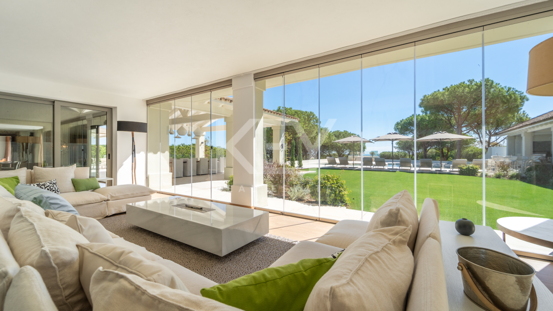 Luxury Villa with Panoramic Sea and Golf Views for Sale in Sotogrande
