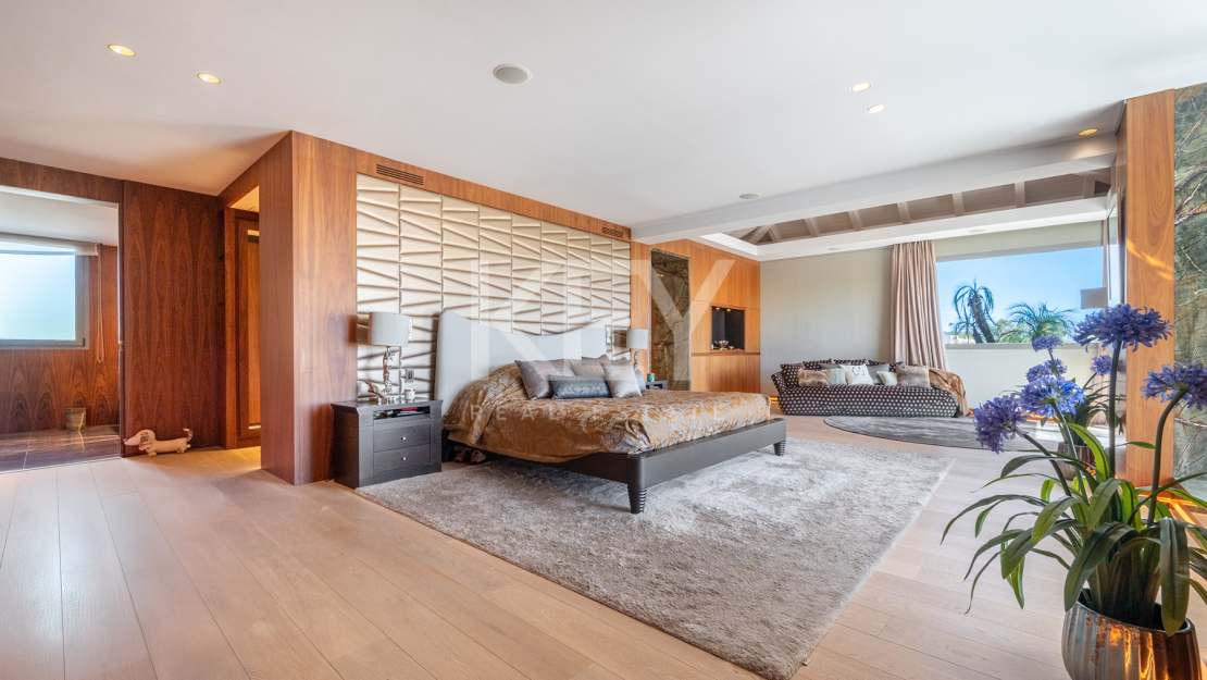 Luxury Villa with Panoramic Sea and Golf Views for Sale in Sotogrande