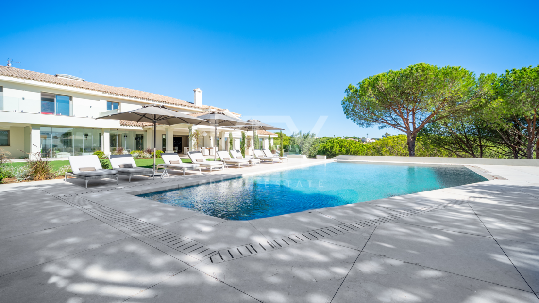 Luxury Villa with Panoramic Sea and Golf Views for Sale in Sotogrande