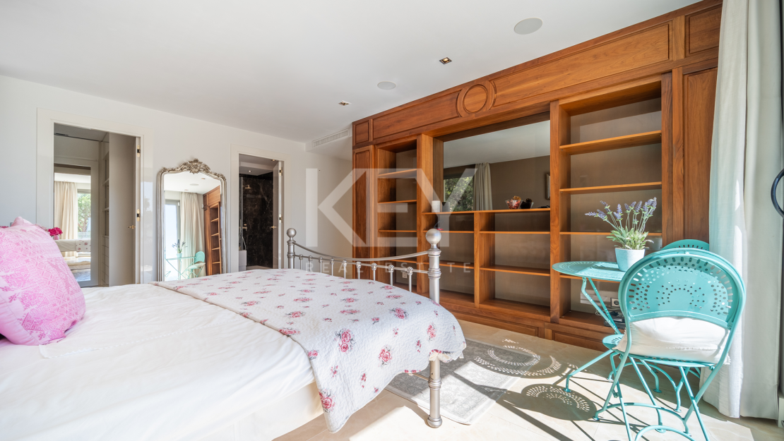 Luxury Villa with Panoramic Sea and Golf Views for Sale in Sotogrande