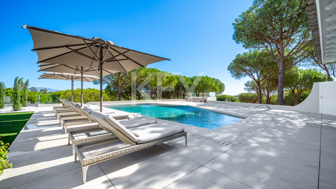 Luxury Villa with Panoramic Sea and Golf Views for Sale in Sotogrande