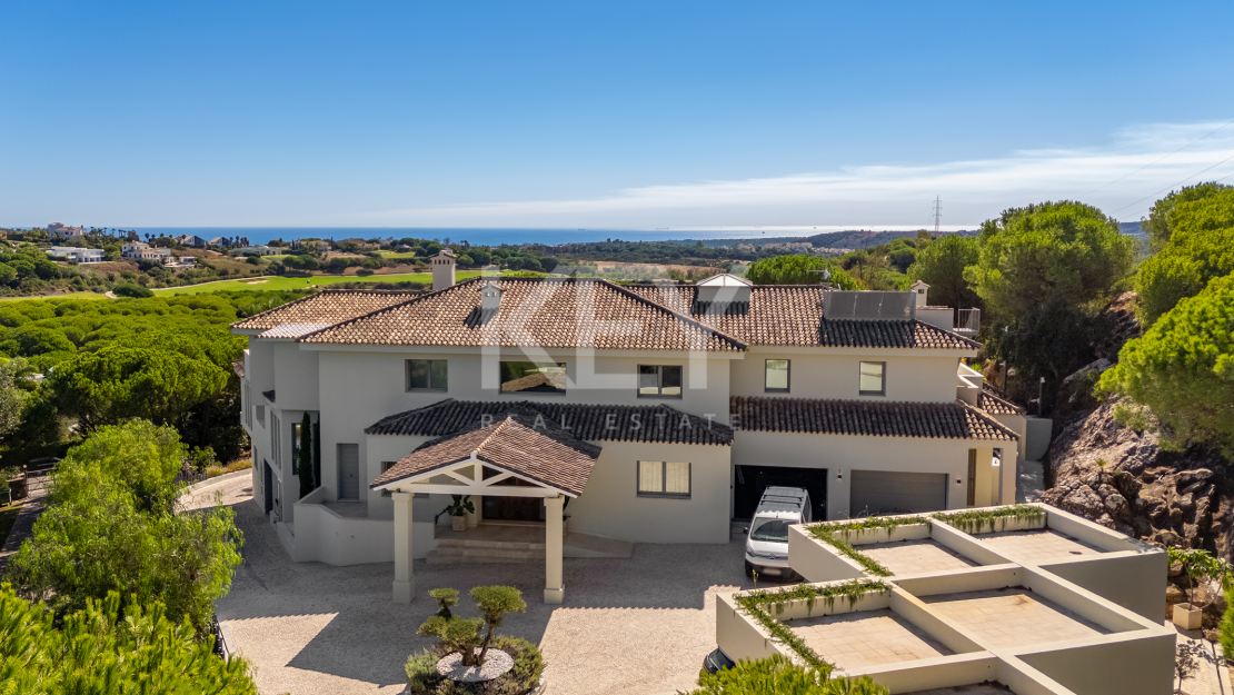 Luxury Villa with Panoramic Sea and Golf Views for Sale in Sotogrande