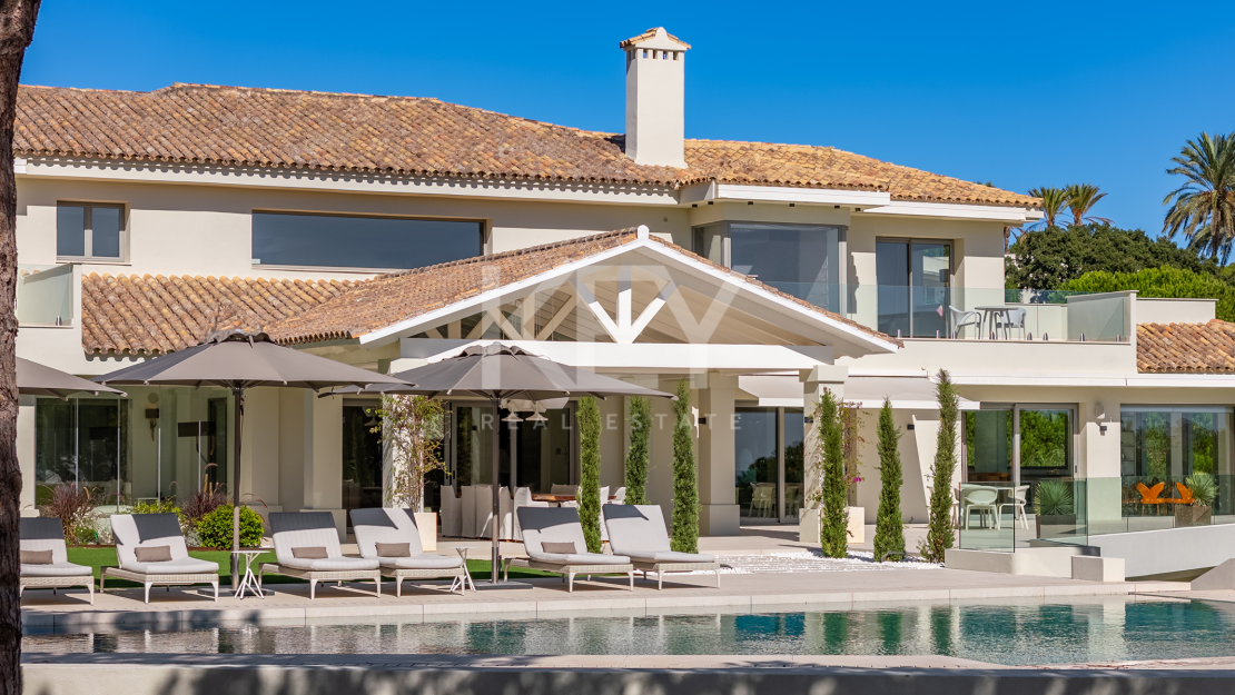 Luxury Villa with Panoramic Sea and Golf Views for Sale in Sotogrande
