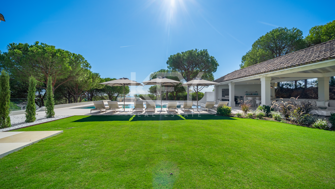 Luxury Villa with Panoramic Sea and Golf Views for Sale in Sotogrande