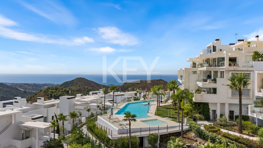 Ático Panorámico con Enorme Terraza y Vistas al Mar en Venta en Palo Alto,  Marbella
