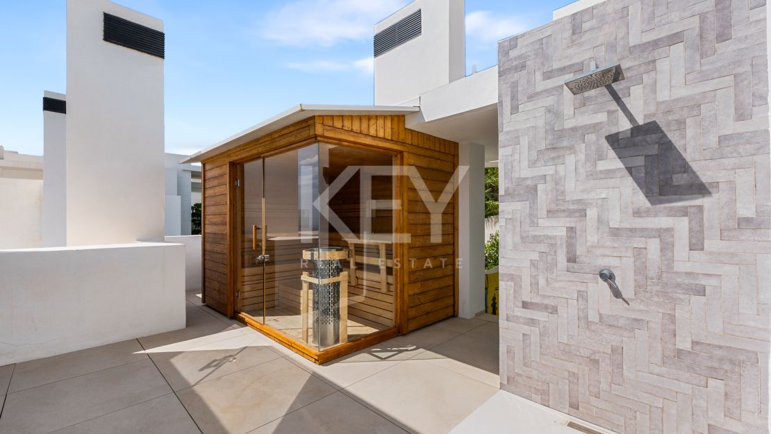 Ático Panorámico con Enorme Terraza y Vistas al Mar en Venta en Palo Alto,  Marbella