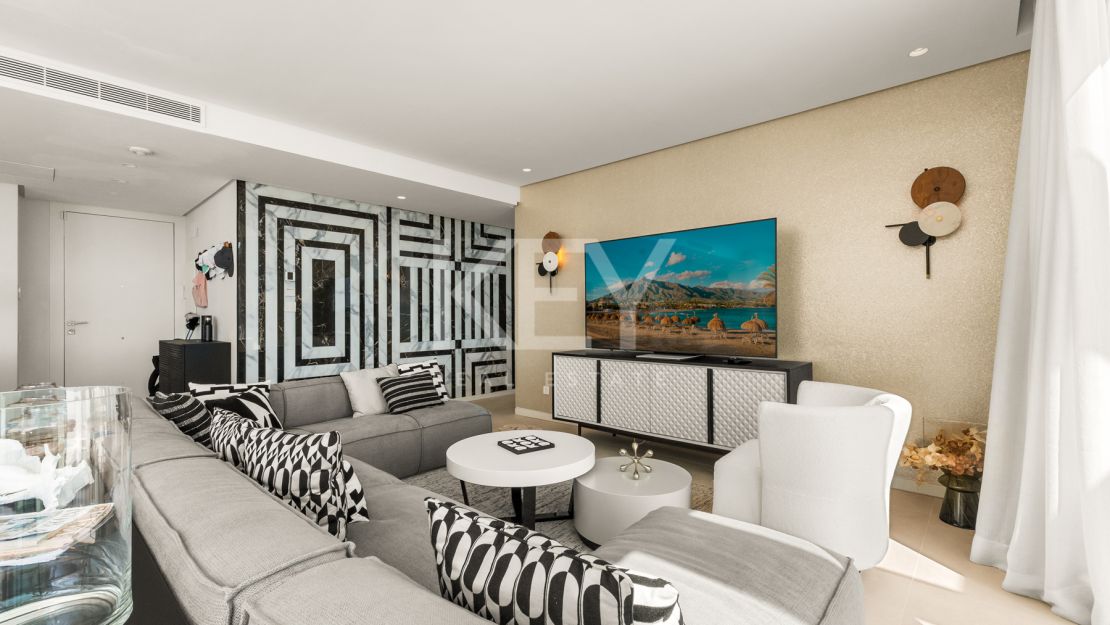 Ático Panorámico con Enorme Terraza y Vistas al Mar en Venta en Palo Alto,  Marbella