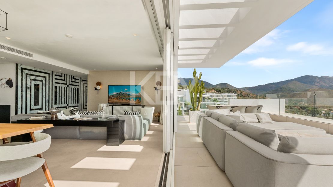 Ático Panorámico con Enorme Terraza y Vistas al Mar en Venta en Palo Alto,  Marbella