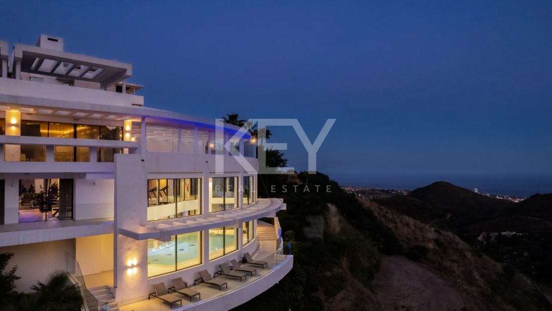 Ático Panorámico con Enorme Terraza y Vistas al Mar en Venta en Palo Alto,  Marbella