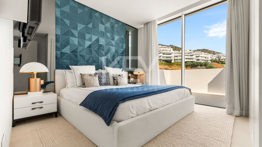 Ático Panorámico con Enorme Terraza y Vistas al Mar en Venta en Palo Alto,  Marbella