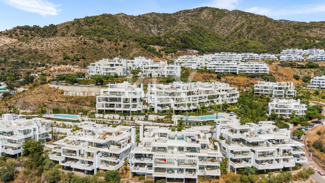Ático Panorámico con Enorme Terraza y Vistas al Mar en Venta en Palo Alto,  Marbella