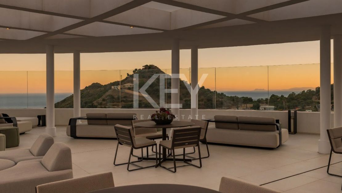 Ático Panorámico con Enorme Terraza y Vistas al Mar en Venta en Palo Alto,  Marbella