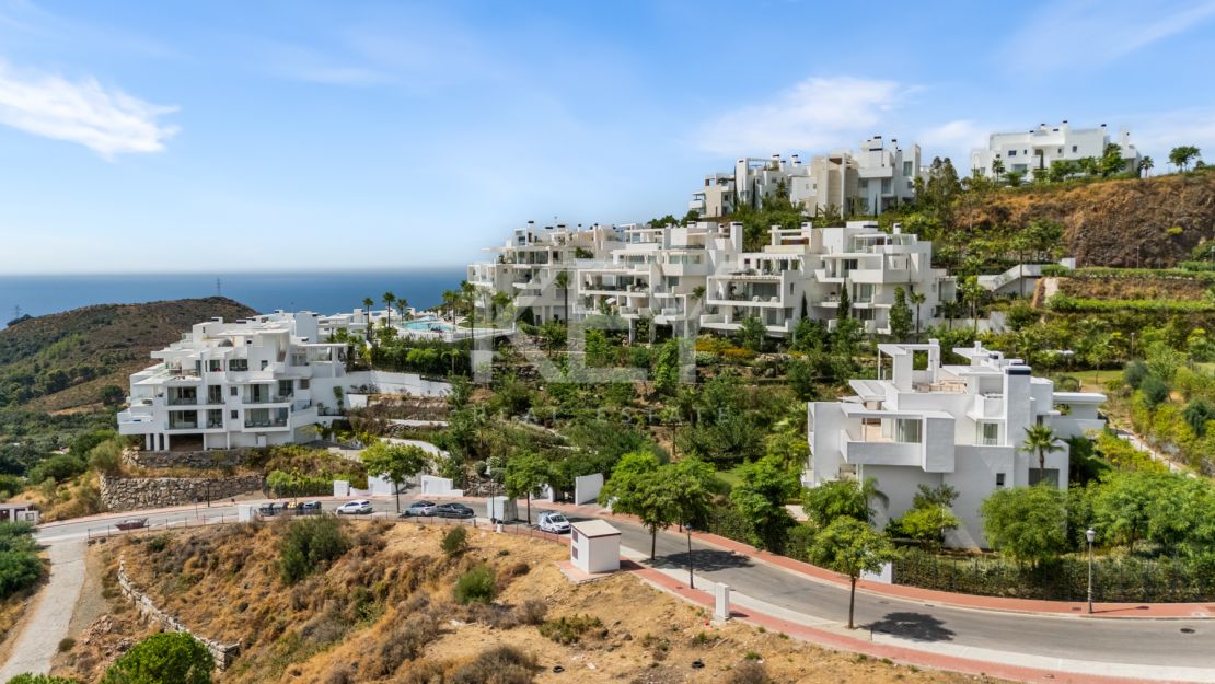 Ático Panorámico con Enorme Terraza y Vistas al Mar en Venta en Palo Alto,  Marbella