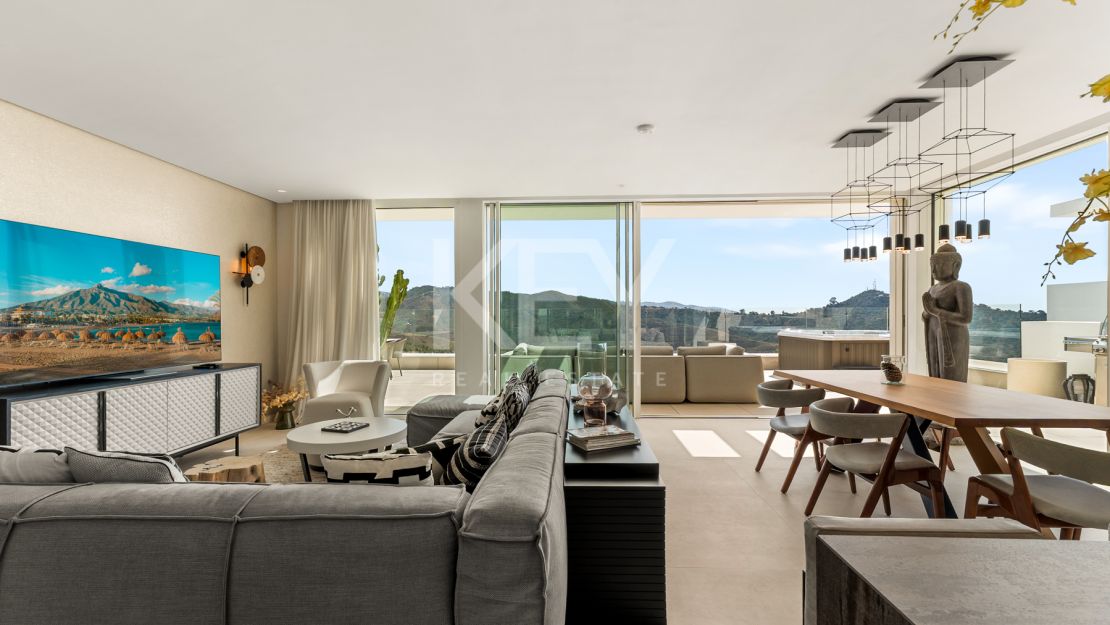 Ático Panorámico con Enorme Terraza y Vistas al Mar en Venta en Palo Alto,  Marbella