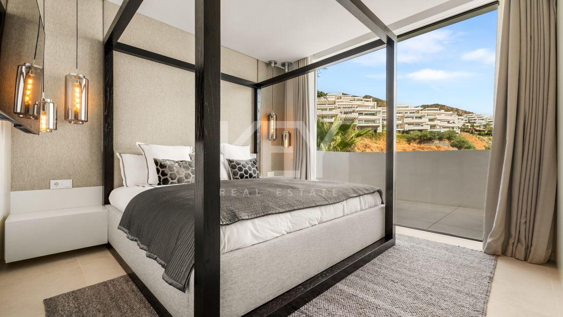 Ático Panorámico con Enorme Terraza y Vistas al Mar en Venta en Palo Alto,  Marbella