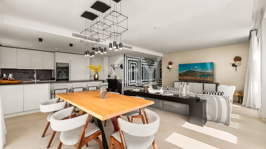 Ático Panorámico con Enorme Terraza y Vistas al Mar en Venta en Palo Alto,  Marbella