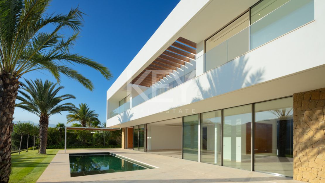 Frontline Golf Villa With Sea Views In Finca Cortesin, Casares
