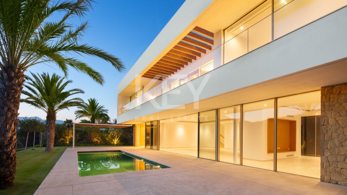 Frontline Golf Villa With Sea Views In Finca Cortesin, Casares