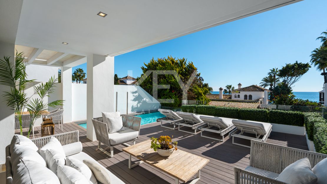 Villa de Lujo con Vistas al Mar y Spa Privado en Alquiler en Puente Romano, Marbella