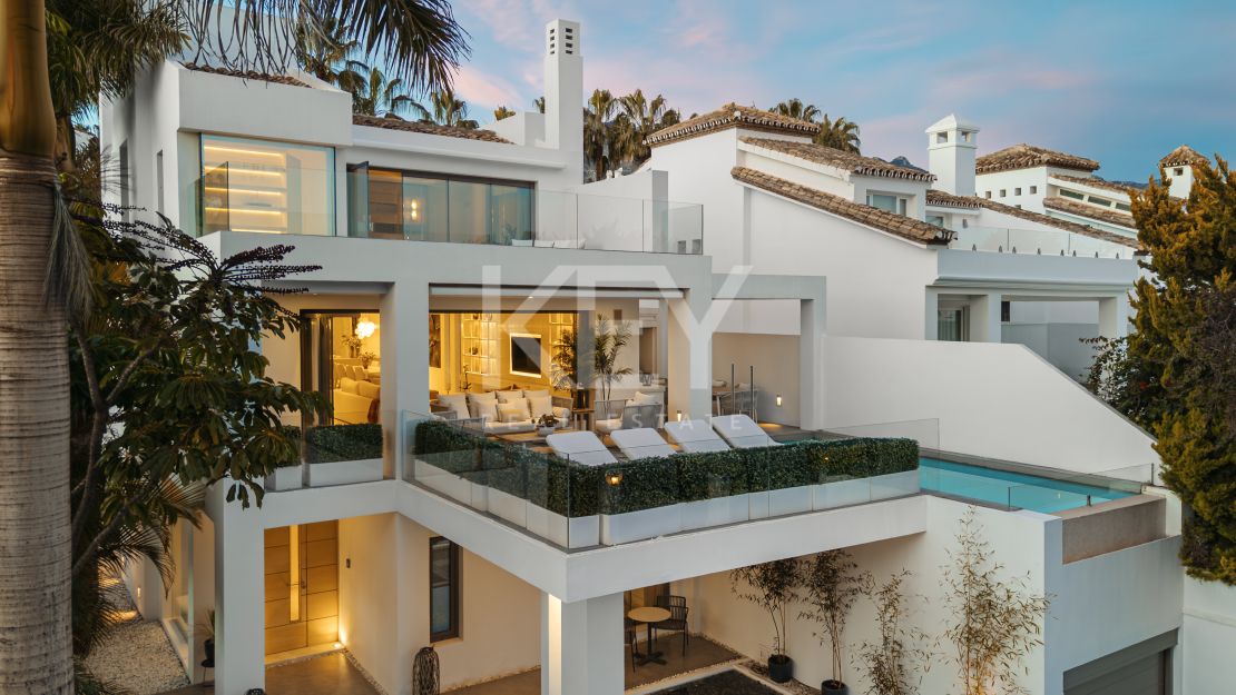 Villa de Lujo con Vistas al Mar y Spa Privado en Alquiler en Puente Romano, Marbella