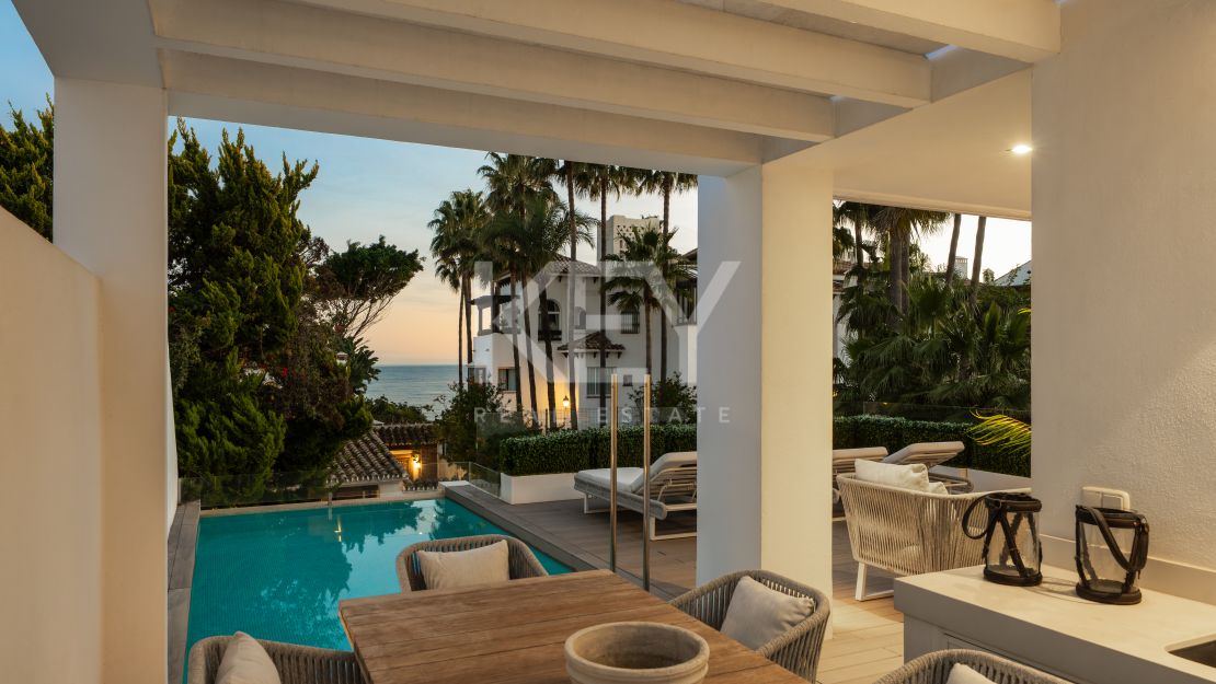 Villa de Lujo con Vistas al Mar y Spa Privado en Alquiler en Puente Romano, Marbella