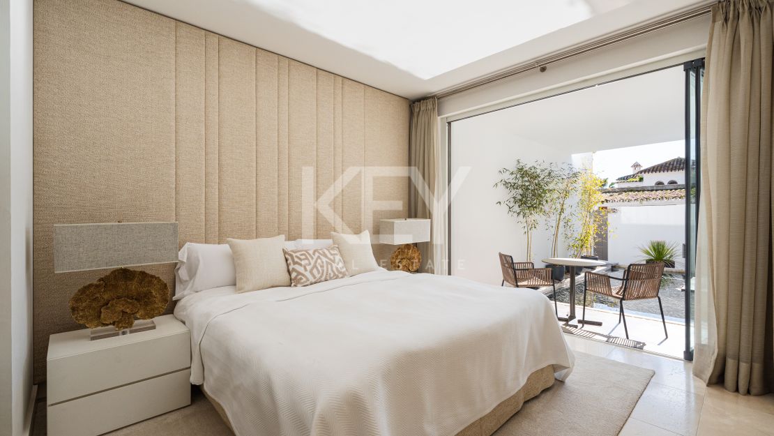 Villa de Lujo con Vistas al Mar y Spa Privado en Alquiler en Puente Romano, Marbella