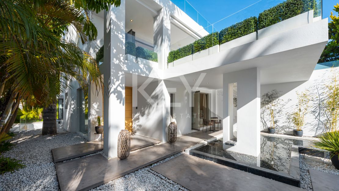 Villa de Lujo con Vistas al Mar y Spa Privado en Alquiler en Puente Romano, Marbella