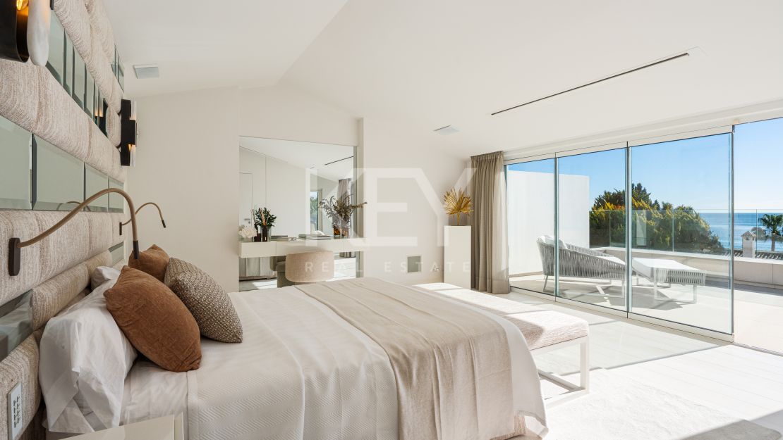 Villa de Lujo con Vistas al Mar y Spa Privado en Alquiler en Puente Romano, Marbella