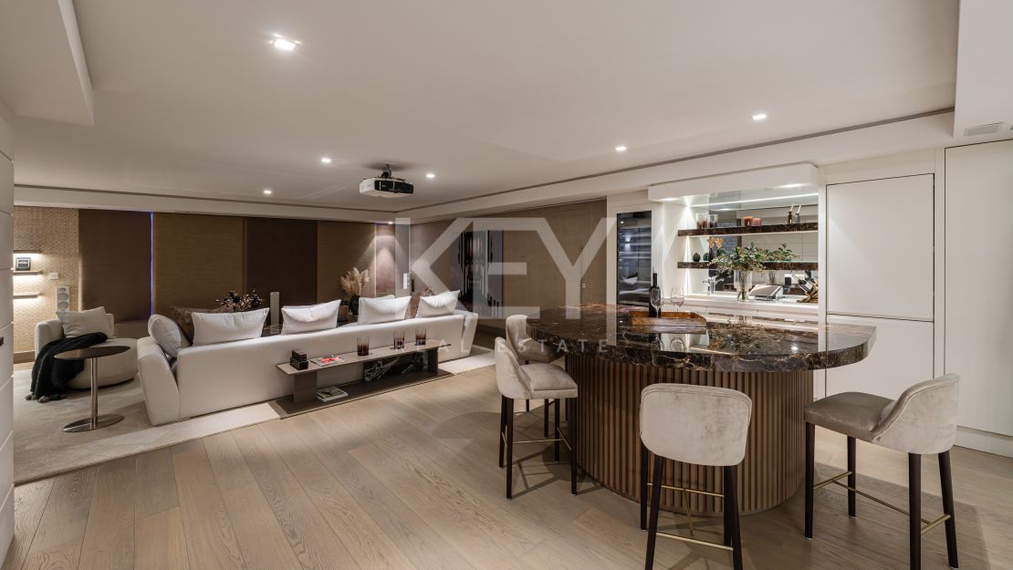 Villa de Lujo con Vistas al Mar y Spa Privado en Alquiler en Puente Romano, Marbella