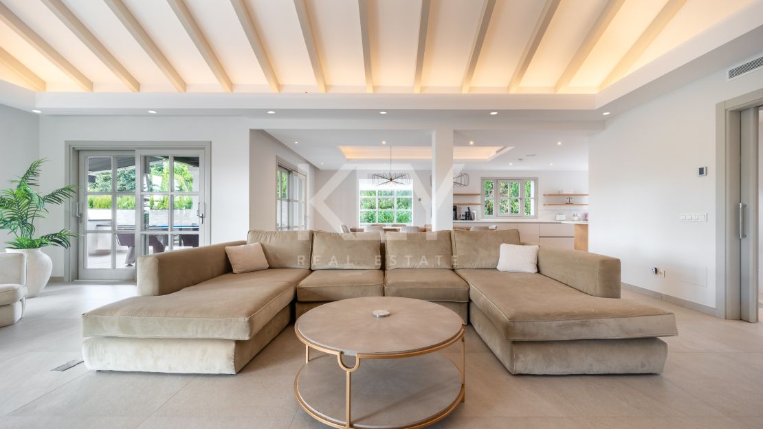 Frontline Golf Villa for Sale in Los Naranjos Golf, Nueva Andalucía