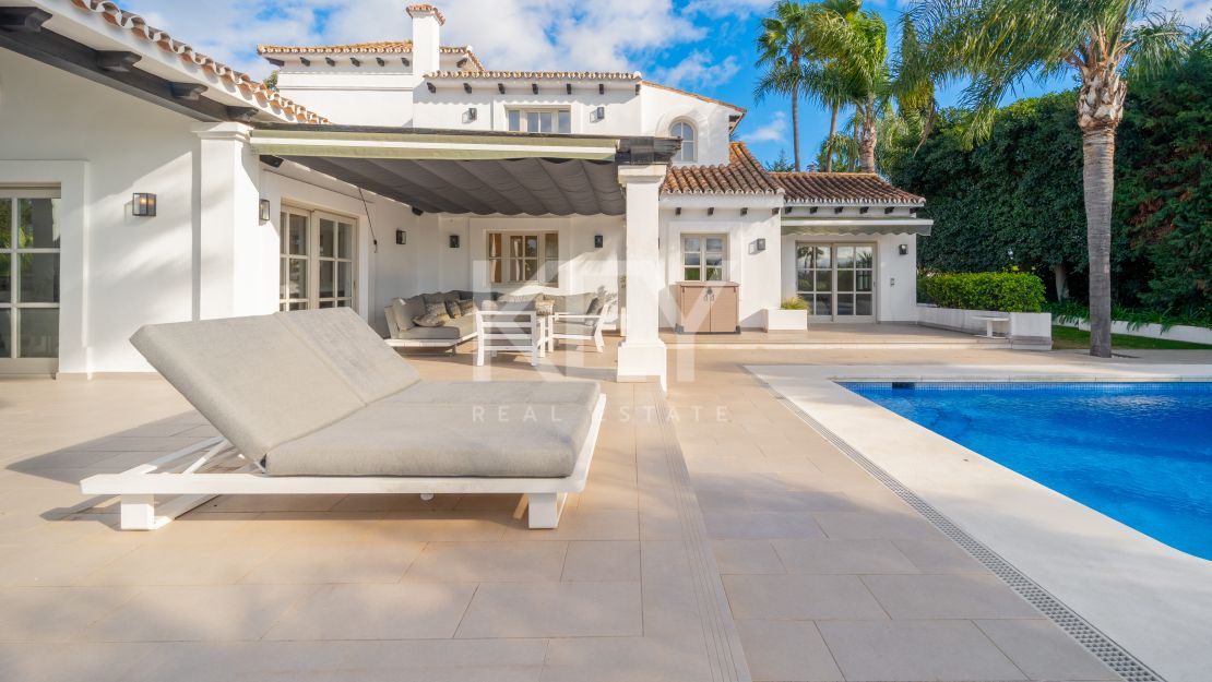 Frontline Golf Villa for Sale in Los Naranjos Golf, Nueva Andalucía