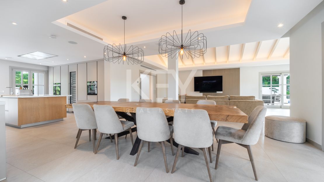 Frontline Golf Villa for Sale in Los Naranjos Golf, Nueva Andalucía