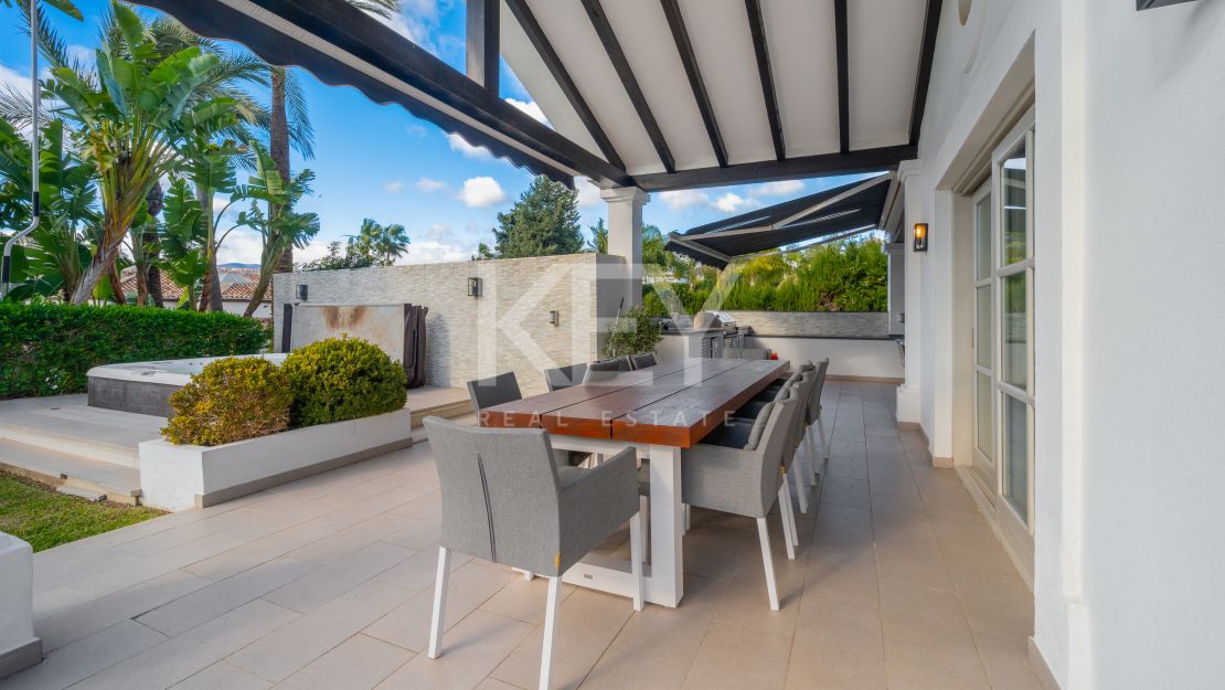 Frontline Golf Villa for Sale in Los Naranjos Golf, Nueva Andalucía