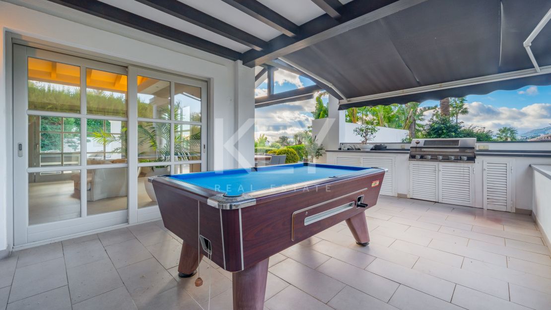 Frontline Golf Villa for Sale in Los Naranjos Golf, Nueva Andalucía