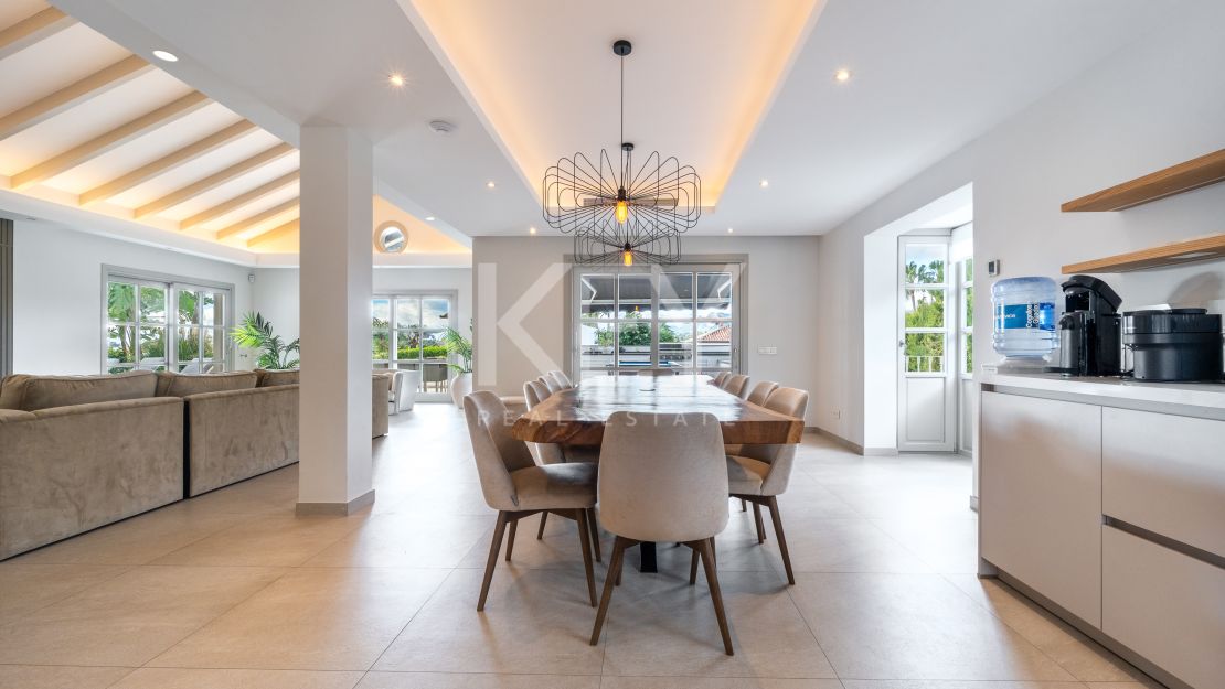 Frontline Golf Villa for Sale in Los Naranjos Golf, Nueva Andalucía