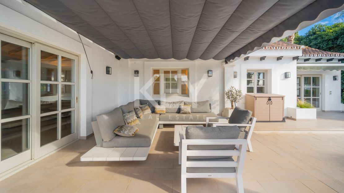 Frontline Golf Villa for Sale in Los Naranjos Golf, Nueva Andalucía