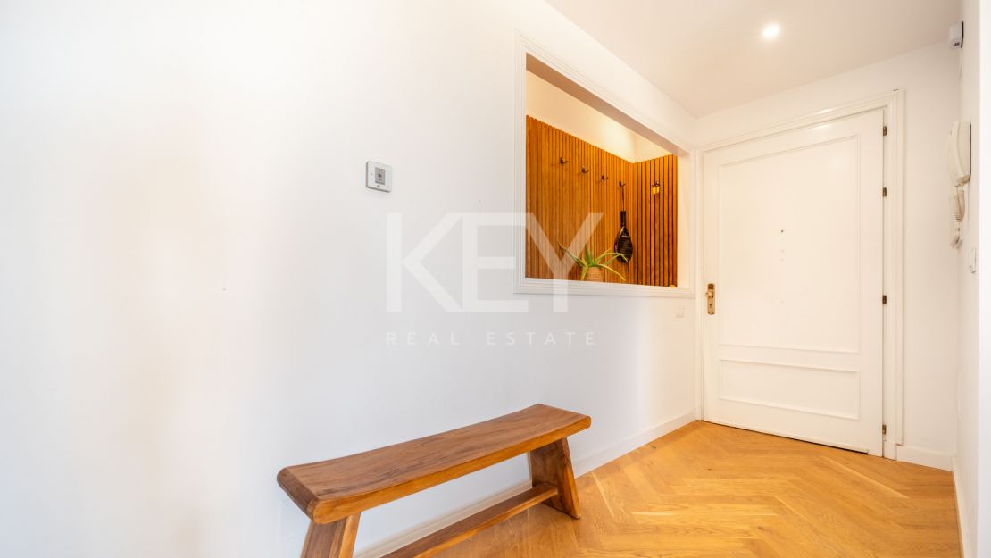 Stylish renovated penthouse with sea views in Nueva Andalucía