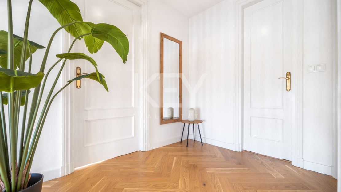 Stylish renovated penthouse with sea views in Nueva Andalucía