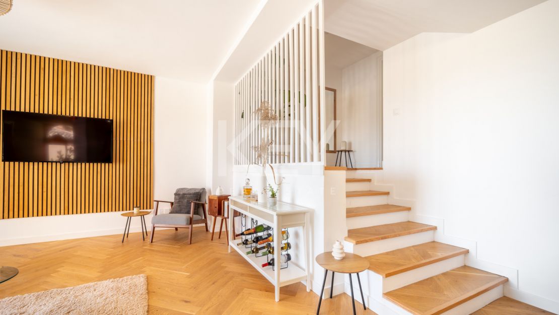 Stylish renovated penthouse with sea views in Nueva Andalucía